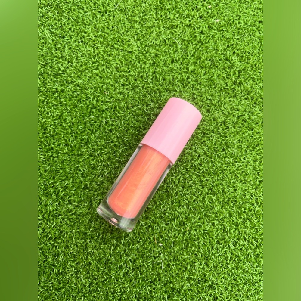 Peachy coral lip oil! 🌸🌊